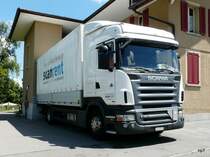 Scania R 420 mit Pritschenaufbau abgestellt in Thrishus am 18.07.2010