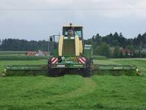 KRONE BIG-MII, ~360PS ;Mhwerksbreite ca. 9,70Mtr. hat nur noch ein Stckchen abzumhen ;100726