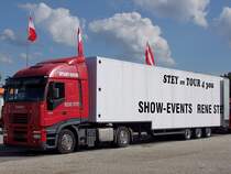 IVECO-STRALIS430 wurde anlsslich eines Auftrittes am Messeglnde in Ried i.I. mit sterreich-Flaggen geschmckt;100731