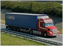 Volvo NH 12 460 auf der Auffahrt zum Ring von Antwerpen von der Haltestelle Antwerpen Luchbal aus fotografiert. 23.06.2010