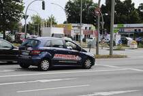 Mercedes B-Klasse, (Fahrschule Onkel Hermann), in Hamburg Niendorfer Strae, am 02.08.2010