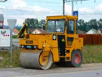 Strassenwalze Stuag NE 181 abgestellt in Sugiez am 30.07.2010