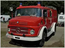 Sch�nes Mercedes Benz Feuerwehrfahrzeug der Freiwilligen Feuerwehr aus Weiskirchen, fotografiert in Pr�m am 01.08.2010 beim Oldtimertreffen.