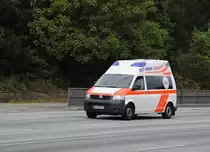 VW Transporter, als KTW in Hambugg/Niendorfer Stra�e am 03.08.2010.