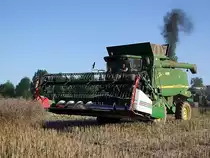 Auftakt zur Rapsernte f�r JOHN-DEERE_9640WTS mit Schneidwerk 620R;100801