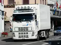 Volvo FH 480 mit Kastenaufbau unterwegs in Biel am 07.08.2010