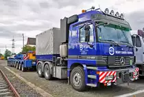 MB Actros 3348 Schwerlast-Zugmaschine, am Bahnhof in Meckenheim - 31.07.2010