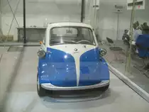 BMW Isetta hinter Glas 