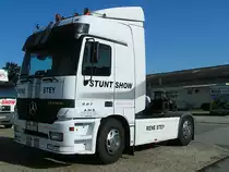 ACTROS 007   ist schon Fr�hmorgens mit dem Tross f�r eine Stunt-Motor-Show am Messegl�nde in Ried i.I. eingetroffen;100731