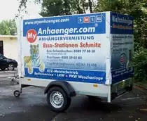 Der einachsige Pritschen Mietanh�nger ESSO Station Schmitz in Hochlar gesehen am 11/08/2010 