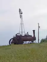 Ein uralter Dampftraktor rostet in den Horse Heaven Hills langsam vor sich hin.
13.5.07