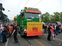 Street Parade Z�rich 2010  - Ein MAN V10 TAG 41.660 als Zugmaschine f�r ein Lovemobil am 14.08.2010