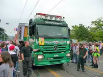 Street Parade Z�rich 2010  - Ein Mercedes Actros als Zugmaschine f�r ein Lovemobil am 14.08.2010