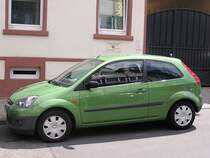 Ford Fiesta Mk6 in grün. Gesehen: Juli 2010.