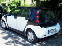 BLACK and WHITE Smart FORFOUR in RE 12/08/2010
