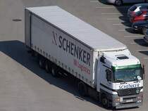 ACTROS1843 wartet auf Beladung;100810