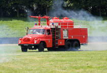 Pulverlschfahrzeug PLF 6000 auf Tatra 138 PP5, Baujahr 1971. Der Aufbau stammt hier von Bachert. Der damalige Westimport war bis 1994 im VEB Kombinat Buna im Einsatz und ist heute im Landesfeuerwehrmuseum Sachsen-Anhalt in Stendal beheimatet. Es handelt sich um ein absolutes Einzelstck!
