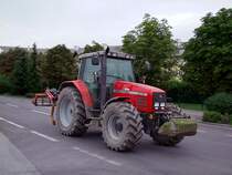 MF-6270 eilt durch das Rieder Stadtgebiet;100818