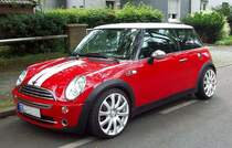 NEW MINI  S  in sportlicher Farbe  in Gelsenkirchen am 13/08/2010