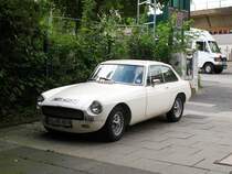 Bei schnem Wetter wagen sich die Klassiker ans Licht. Hier ein MG, leider in Bochum im Schatten abgestellt.