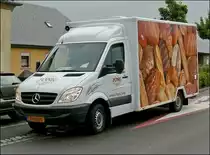 Das Fahrzeug unseres B�ckers, ein Mercedes Benz mit Verkaufsaufbau, aufgenommen am 12.08.2010. 