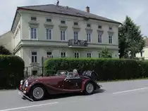 Ein (unbekannter)Oldtimer aus Deutschland durchf�hrt die Rieder Bahnhofstra�e;100820