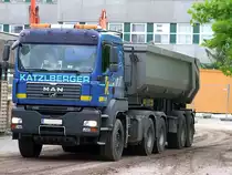 MAN TGA33.480 wurde soeben mit Bauabbruchmaterial beladen;100817