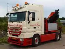 Actros 1855 Schaustellerzugmaschine mit Palfinger-Kran am 22.08.2010 am Aachener Westbahnhof.