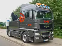 MAN TGX 18.480 Schaustellerzugmaschine mit MKG-Kran am 22.08.2010 am Aachener Bendplatz.