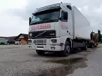 VOLVO_FH12-380 wartet mit dem Horizontalbohrger�t auf weitere Eins�tze;100817