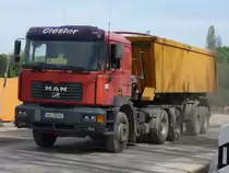 MAN F2000 Sattelkipper. Aufgenommen am 05.05.2010.