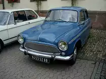 Simca  Aronde (Schwalbe),
die franz�sische Firma baute dieses Mittelklassemodell in drei Generationen von 1951-64, insgesamt ca.1,4Millionen St�ck,
gesehen Aug.2010 im Schwarzwald