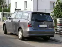 Mitsubishi Grandis. Gesehen: Juli 2010, Frankfurt (Main)