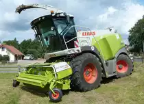 Claas Jaguar 960 der Firma E. Jehn ausgestellt anl. Ortsjubil�um  850 Jahre B�ckels  in 36100 Petersberg-B�ckels, August 2010