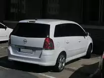 Opel Zafira. Aufgenommen: Juli 2010, R�sselsheim.