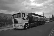 Hier mal ein schwarzwei� Bild von diesen h�bensen Sattelzug in der Bahnhofstra�e/Lehrte am 247.08.10.
