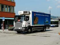 Scania 114L 380 mit Kastenaufbau unterwegs in Baar am 20.08.2010