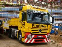 3achser Actros (leider ohne Typenbezeichnung) der Firma Flodorf am Aachener Klinikum, wo zur Zeit  an der Hand Gottes , ein 15m hoher freitragender Hubschrauberlandeplatz gebaut wird.