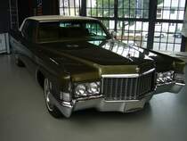 Cadillac Coupe de Ville des Modelljahres 1970. Der Wagen hat erst 49.000 Meilen auf dem Tacho. Das Coupe de Ville ist in der seltenen Farbe bayberry green (Farbcode 59)lackiert. Meilenwerk Dsseldorf.