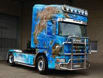 Hier kommt die Scania Zugmaschine des JAHRHUNDERTTRUCK der Spedition Schumacher aus Wrselen frisch geputzt aus der Waschstrasse. Bild vom 27.08.2010.