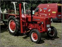 IHC Farmall D-430, 4 Zyl, 2350 ccm 30 PS aufgenommen beim Oldtimertreffen in Prm am 01.08.2010.