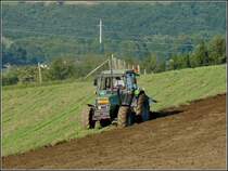 Deutz-Fahr DX beim Pflgen eines Ackers aufgenommen am 20.08.2010.