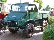 Unimog 411 ausgestellt bei der 2. Traktorenausstellung  Ahle Bulldogge us Angeschbach oh Lannehuse  am 05.09.2010 in Angersbach 