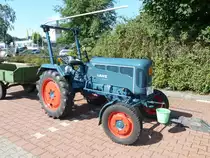 Lanz der Baureihe 16 steht zur Geschicklichkeitsfahrt anl. der 2. Traktorenausstellung  Ahle Bulldogge us Angeschbach oh Lannehuse  am 05.09.2010 in Angersbach bereit.