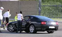 Ferrari 456 wartet auf den Eintritt. Gesehean auf dem Hungaroring-Parkplatz am 04.09.2010.