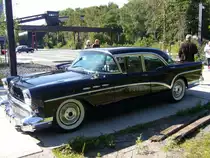 Buick Special 40  Sedan  von 1957. V8-Motor mit 5.962 cm� Hubraum und 250 PS. Serienm��ig war de 40´er mit einem 3-Ganggetriebe ausgestattet, man konnte jedoch gegen Aufpreis das Dynaflowgetriebe ordern. Diese Karosserievariante wurde 59.739 mal gebaut und war ab US$ 2.660,00 zu haben. Oldtimertreffen Zollverein.