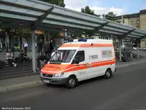 Ein Rettungswagen von Mercedes Benz an der Haltestelle Saarbr�cken Hauptbahnhof. Die Aufnahme des Foto war am 04.09.2010.
