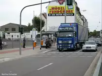 Das Foto zeigt einen LKW der Marke Volvo in der Saarbr�cker Mainzerstra�e. Die Aufnahme des Foto war am 06.09.2010.