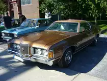 Mercury Cougar XR7. 1971 -1972. Der Cougar war grunds�tzlich nur als Coupe oder Cabrio erh�ltlich. Der Wagen sollte K�uferschichten des Ford-konzernes ansprechen, die ein sportliches Auto fahren wollten, aber auf Luxus nicht verzichten mochten. Der Cougar (benannt nach einem nordamerikanischen Bergl�wen) war grunds�tzlich mit V8-Motoren best�ckt. Oldtimertreffen Zollverein.