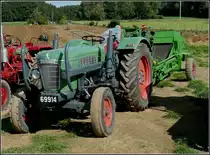 Fendt Farmer 2 mit einer etwas moderneren Kartoffelerntemaschine gesehen beim  Gromperefest  in Binsfeld (L) am 05.09.2010.